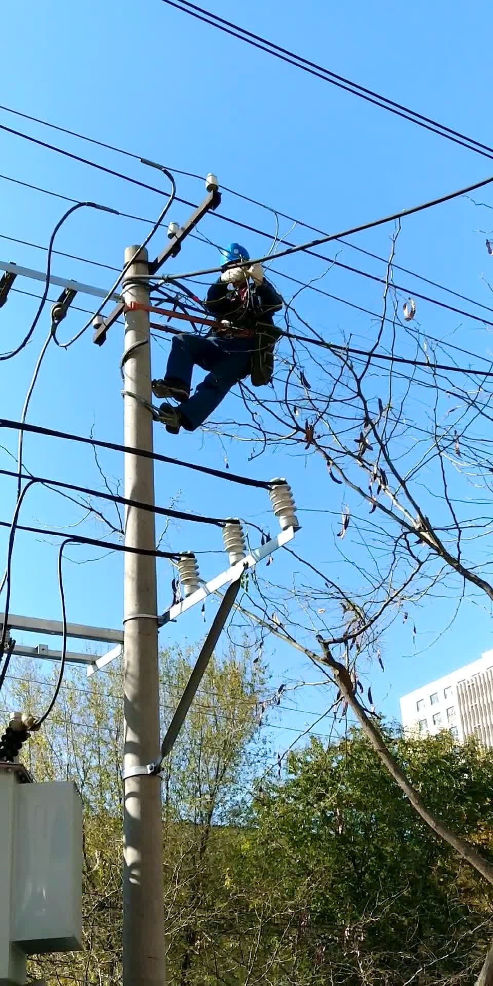 学水电工视频教程_我跟师傅学水电工_电工师傅学水电安全吗